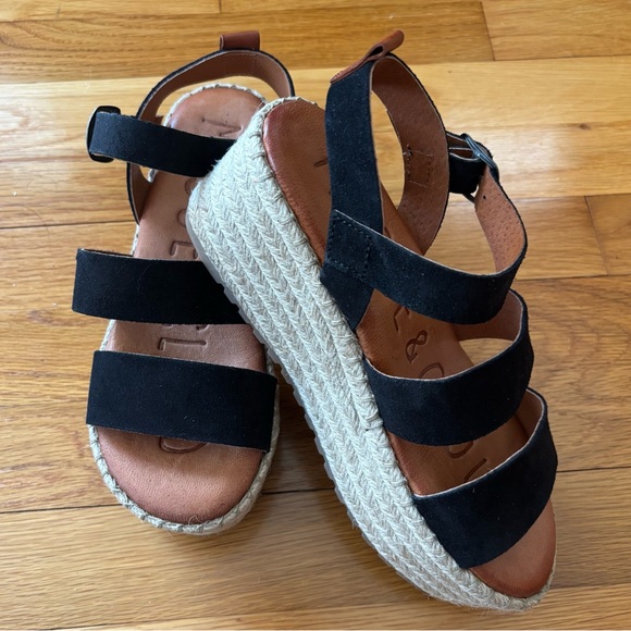 🖤 Suede Double Strap Platform Sandal 🖤 - Picture 10 of 15